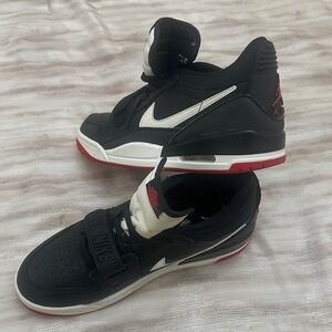 Nike Men's Black and White Sneakers with Red Accents